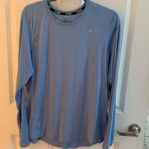 Nike Women’s long sleeve shirt